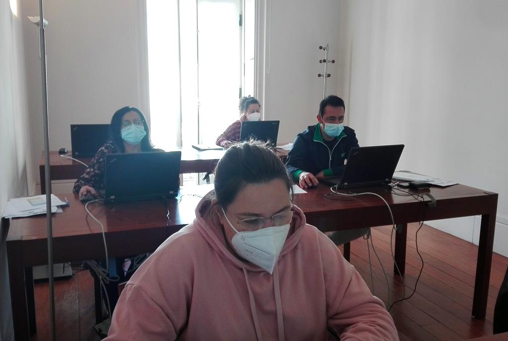 Remata o curso de informática básica que COGAMI impartiu en Pontevedra
