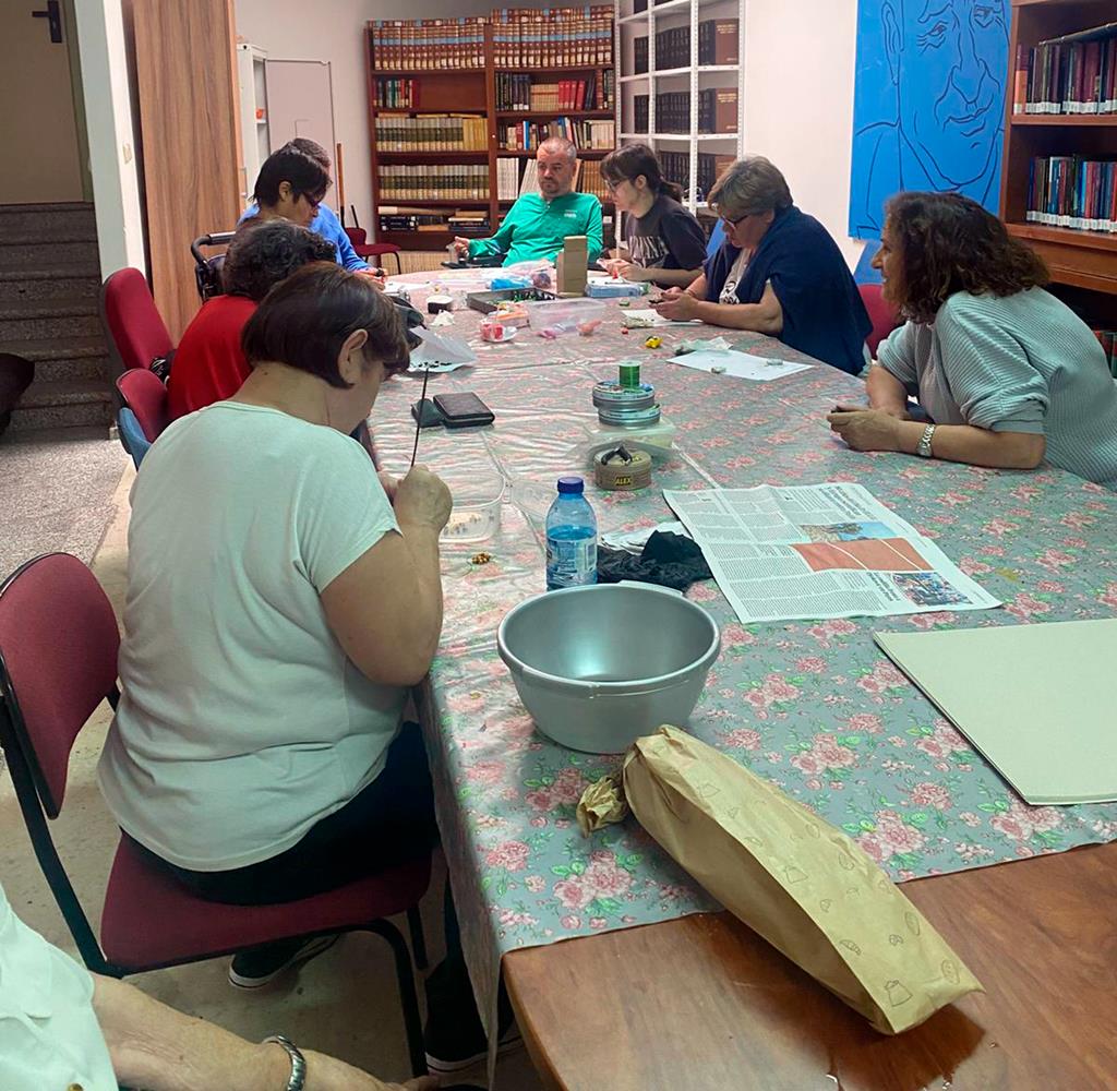 A asociación ALGARIA participa nun obradoiro de artes gráficas co programa EnRedArte