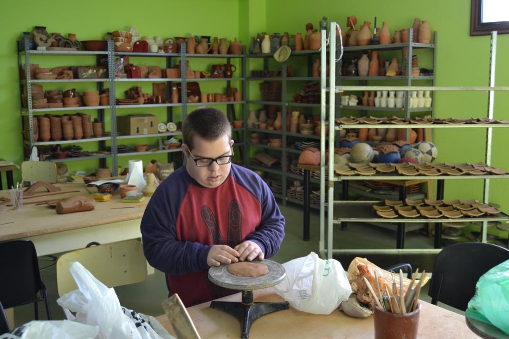 ADISBISMUR adquire material para os obradoiros ocupacionais e de rehabilitación con financiación da X Solidaria