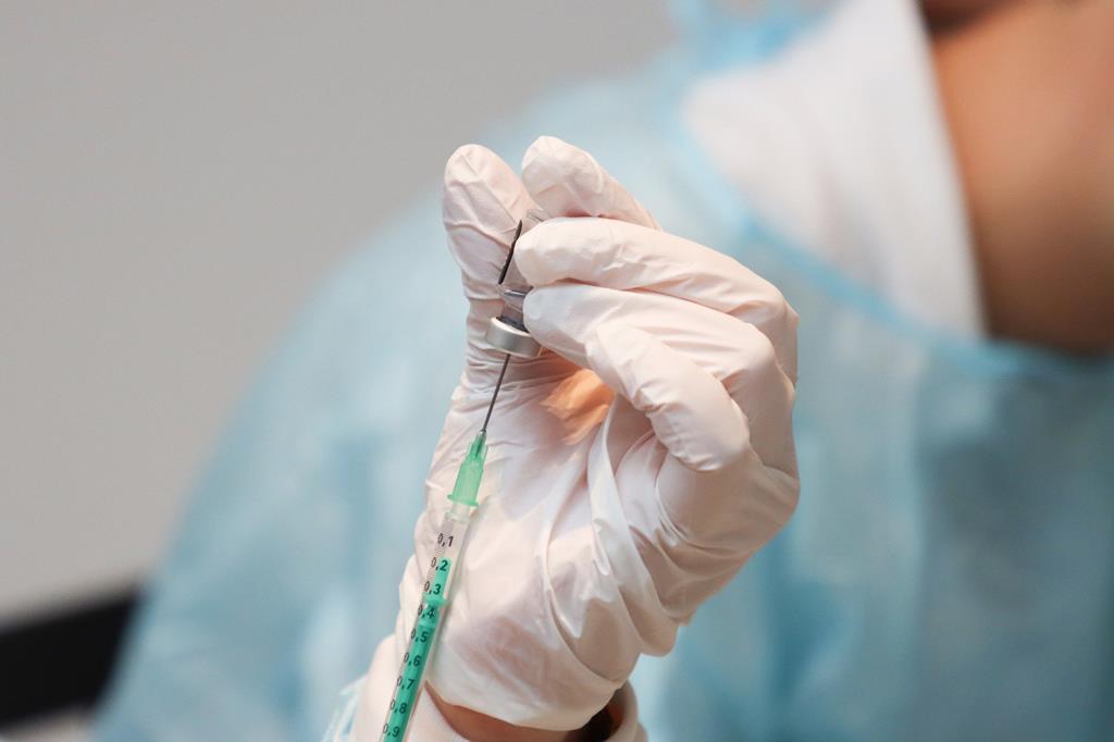 A Federación Alcer Galicia solicita prioridade na vacinación para as persoas que van a hemodiálise e transplantadas