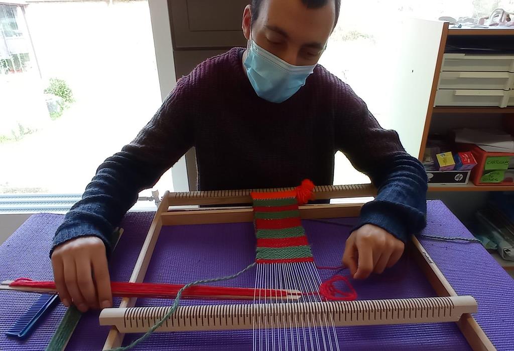 O centro de Medelo participa nun proxecto europeo para recuperar o tecido tradicional dos teares