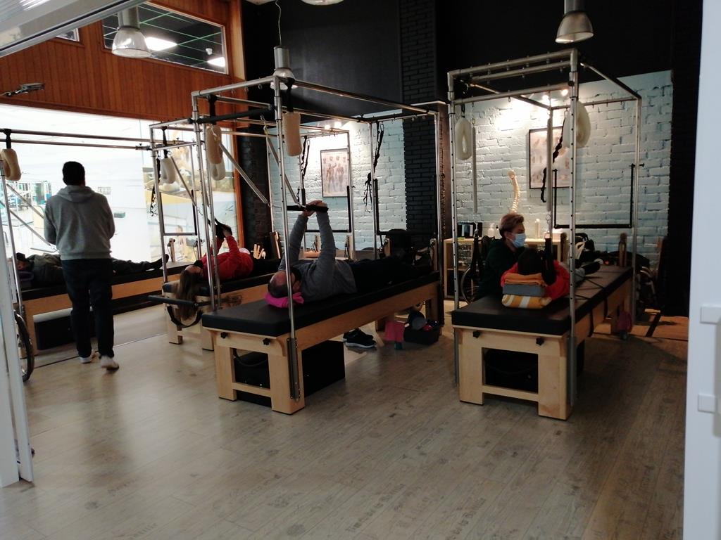 O programa de rehabilitación de Amico incorpora logopedia e pilates con máquinas