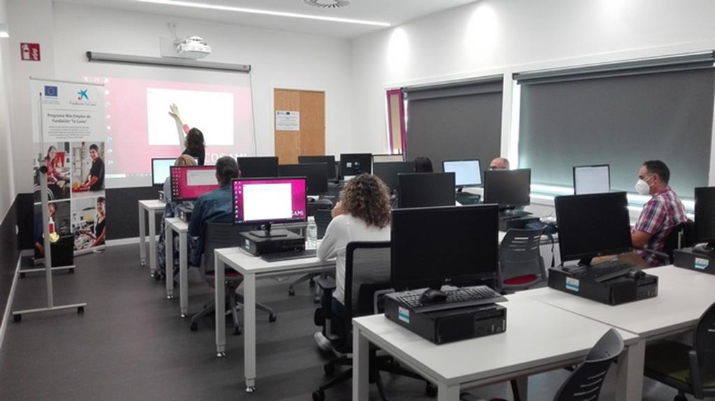 COGAMI imparte cursos de alfabetización dixital en Vigo