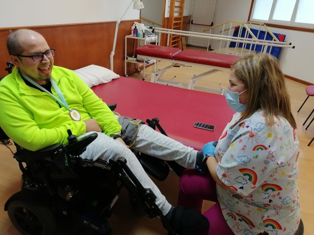 O servizo de fisioterapia da asociación Adapta atendeu a trinta persoas das comarcas do Condado e Paradanta
