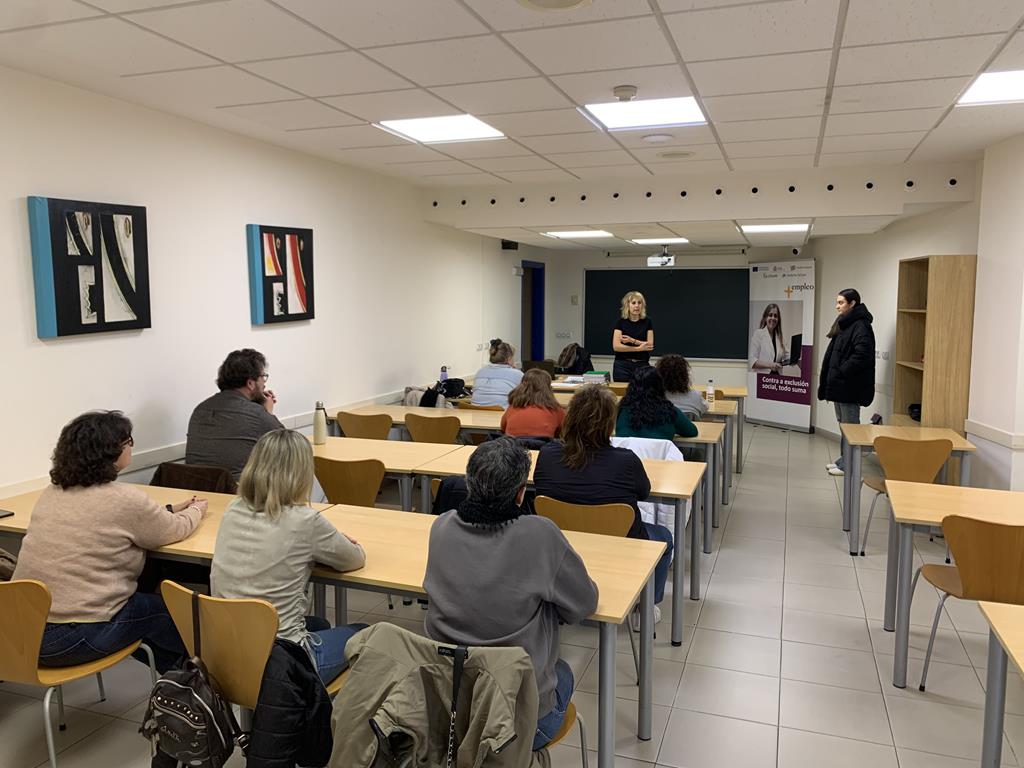 Persoas con discapacidade de Ourense fórmanse con COGAMI como monitoras de comedor