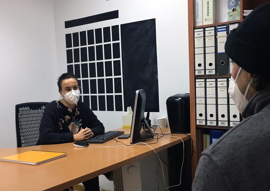 Un programa de orientación da asociación AVEMPO beneficia a preto de 500 persoas con esclerose múltiple e familias