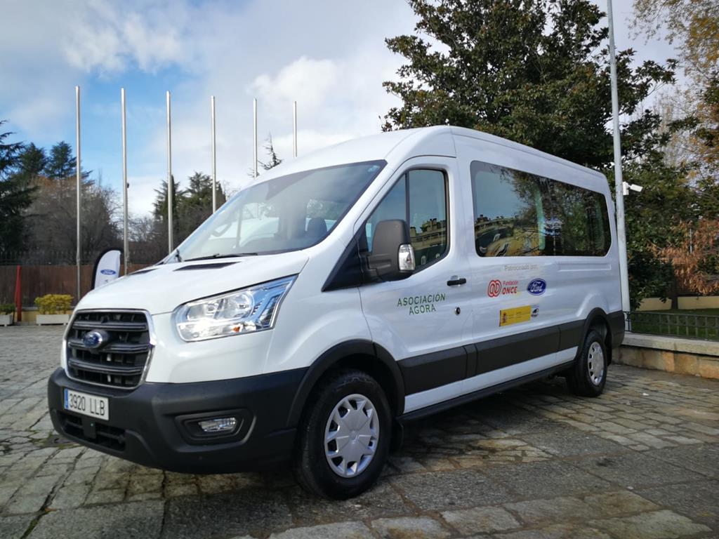 AGORA recibe vehículo adaptado da man de Fundación ONCE, Real Patronato da Discapacidade e Ford España