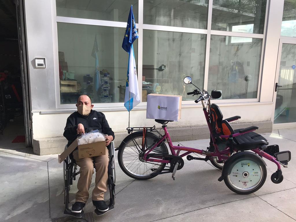 A colaboración de ENCE coa Federación COGAMI Pontevedra permitiu a compra dunha bicicleta adaptada a persoas con discapacidade