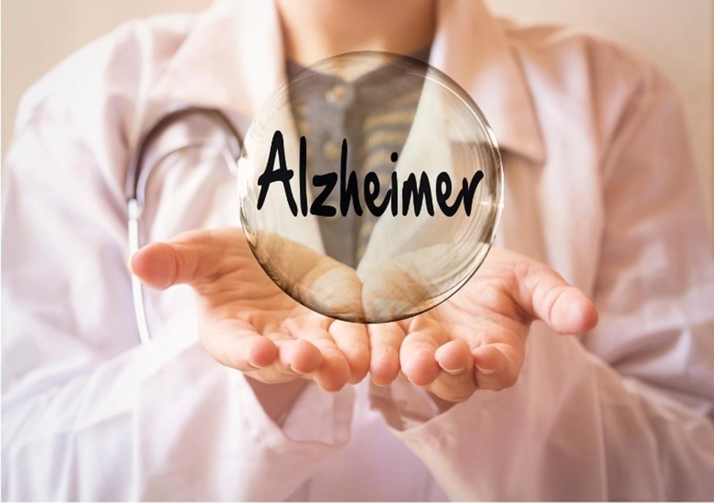 Charla no centro de día e residencial de Arteixo sobre Alzheimer para orientar ás familias sobre esta doenza