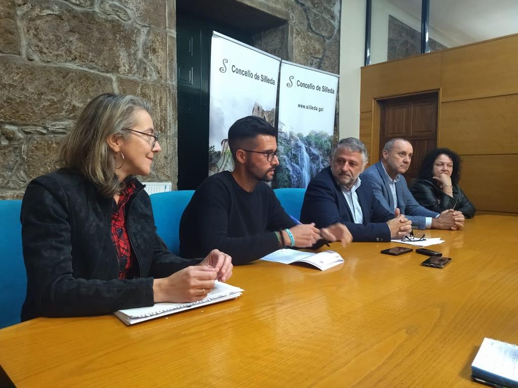 O centro de Medelo deseñará a decoración de Nadal do Concello de Silleda utilizando materiais reutilizables  