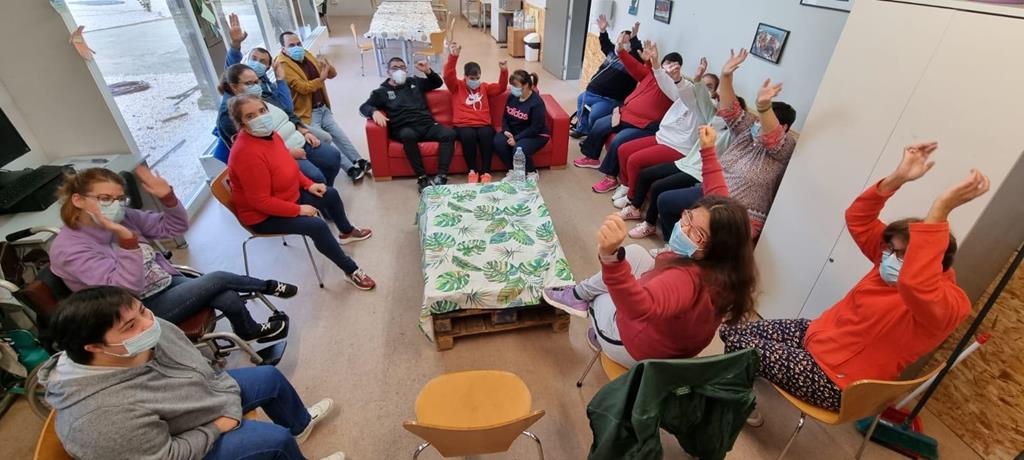 Persoas usuarias de Medelo asisten a curso de risoterapia