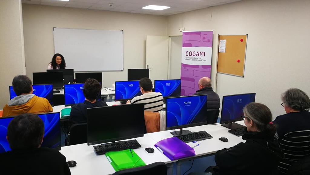 COGAMI inicia curso de alfabetización dixital no que se forman persoas con discapacidade de Ferrolterra