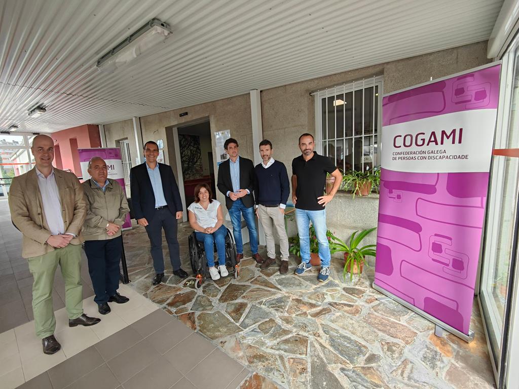 O centro de recursos de COGAMI en Lugo recibe a visita de representantes da Xunta