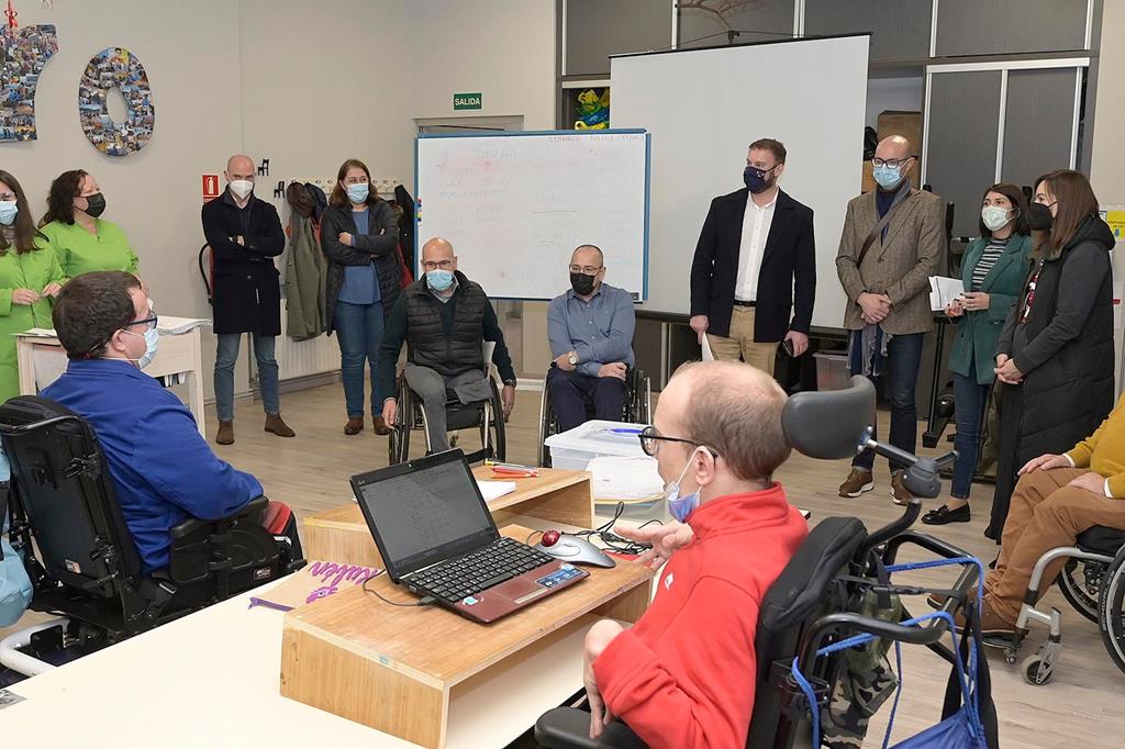 O Delegado da Xunta visita o curso AFD que COGAMI imparte na entidade Íntegro
