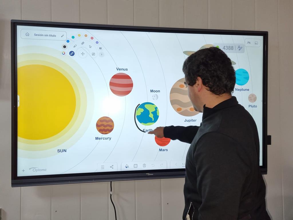 A Asociación AGORA renova o equipamento informático e mobiliario co fin de mellorar as terapias e actividades que presta nos seus recursos