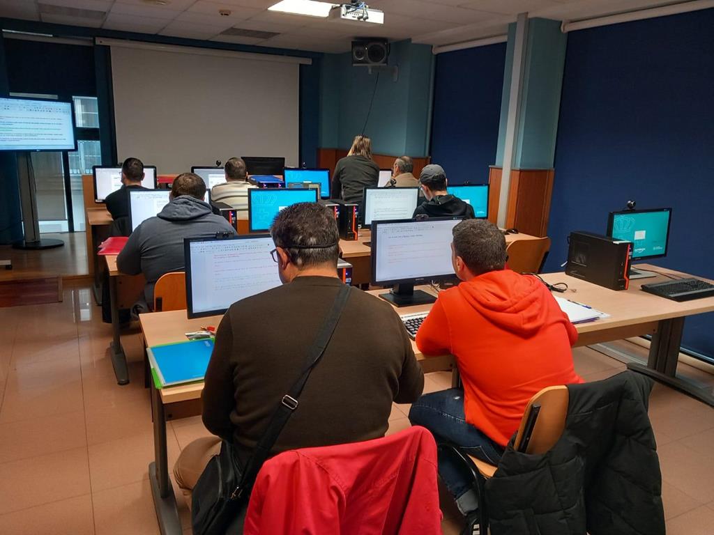COGAMI inicia curso de alfabetización dixital en Boiro dirixido a persoas con discapacidade