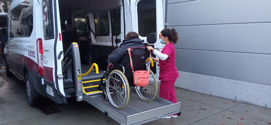 O centro de recursos de COGAMI en Mos incorpora melloras nos servizos que presta de transporte adaptado e autonomía persoal a través da X Solidaria